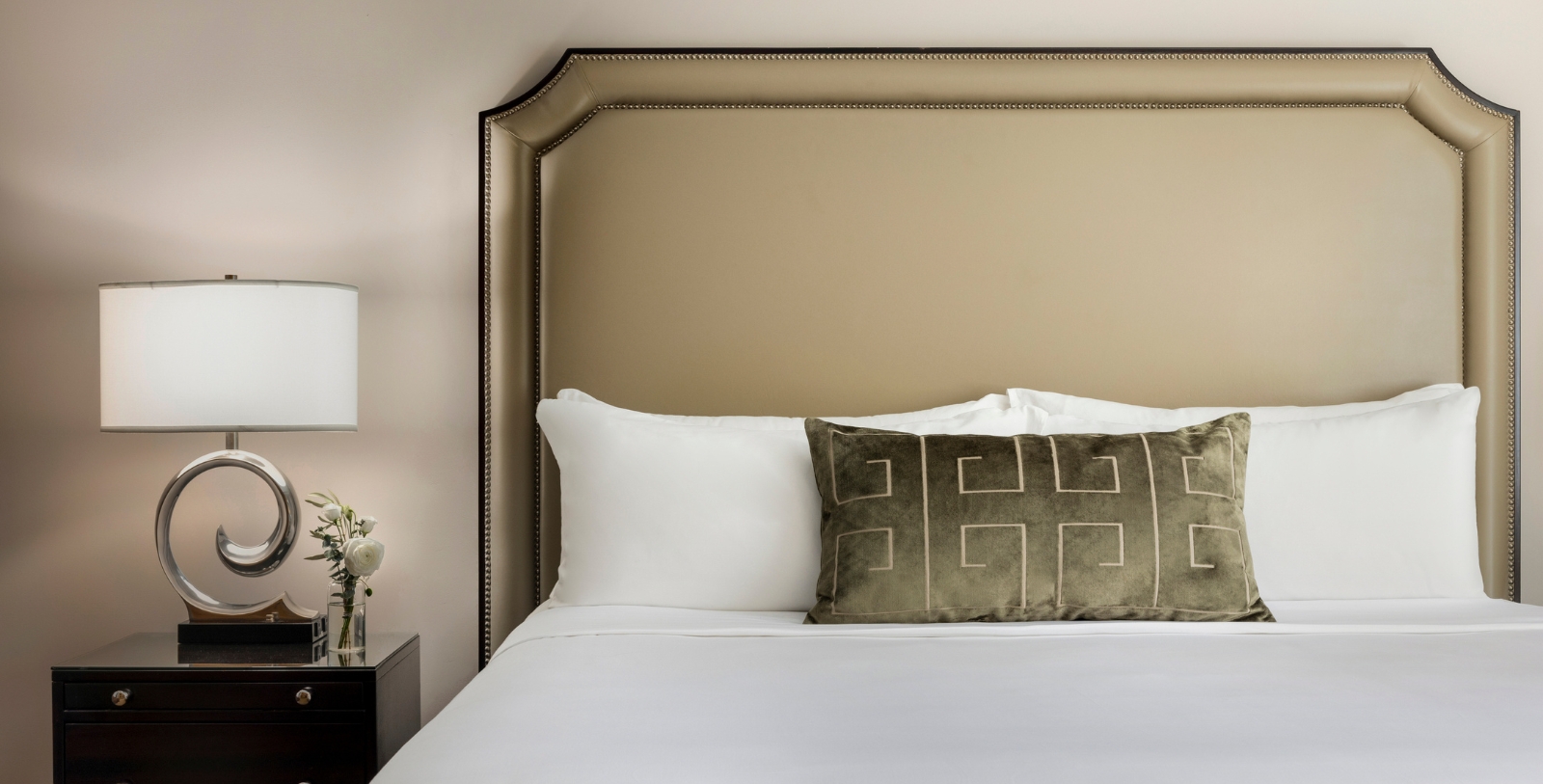 Image of Guestroom Interior, Omni Berkshire Place, New York City, New York, 1926, Member of Historic Hotels of America, Accommodations