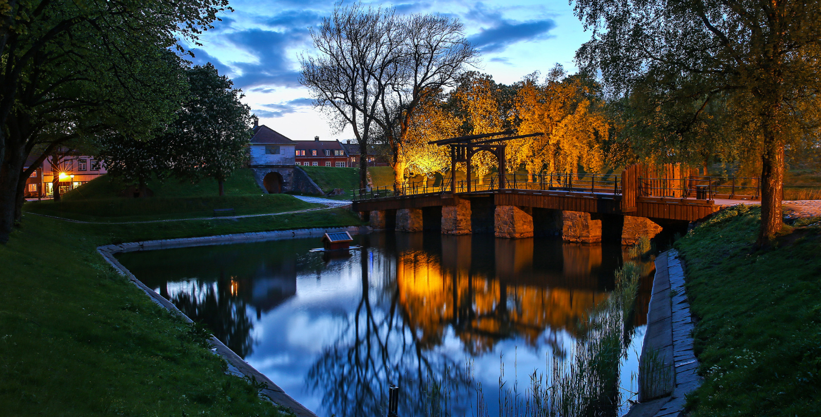 Enjoy the historic allure, creative energy, and rich natural beauty of Fredrikstad, from the 17th-century fortress town of Gamlebyen to the nearby Hvaler Islands.