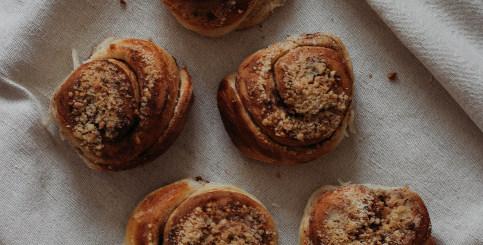 Taste the culinary heritage of Fredrikstad while sampling the area’s delicacies, like freshly caught Hvaler shrimp and cinnamon-warmed Gamlebybollen, an Old Town specialty.