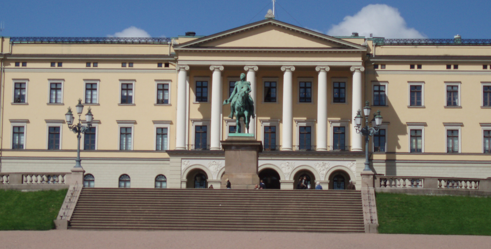 Experience the regal opulence of The Royal Palace.