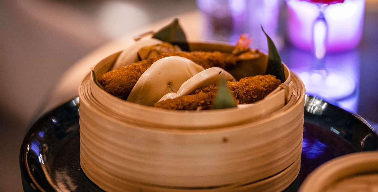 Taste delicious drinks and food in the wonderful atmosphere of Le Grand Salon.