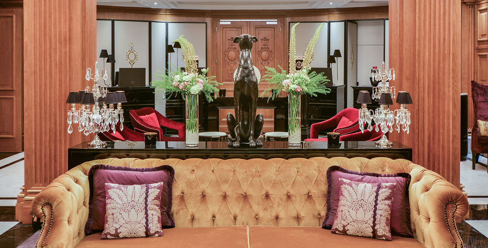 Travel to the Grand Palais, the Place de la Concorde, and the Musée de l'Orangerie several blocks away.