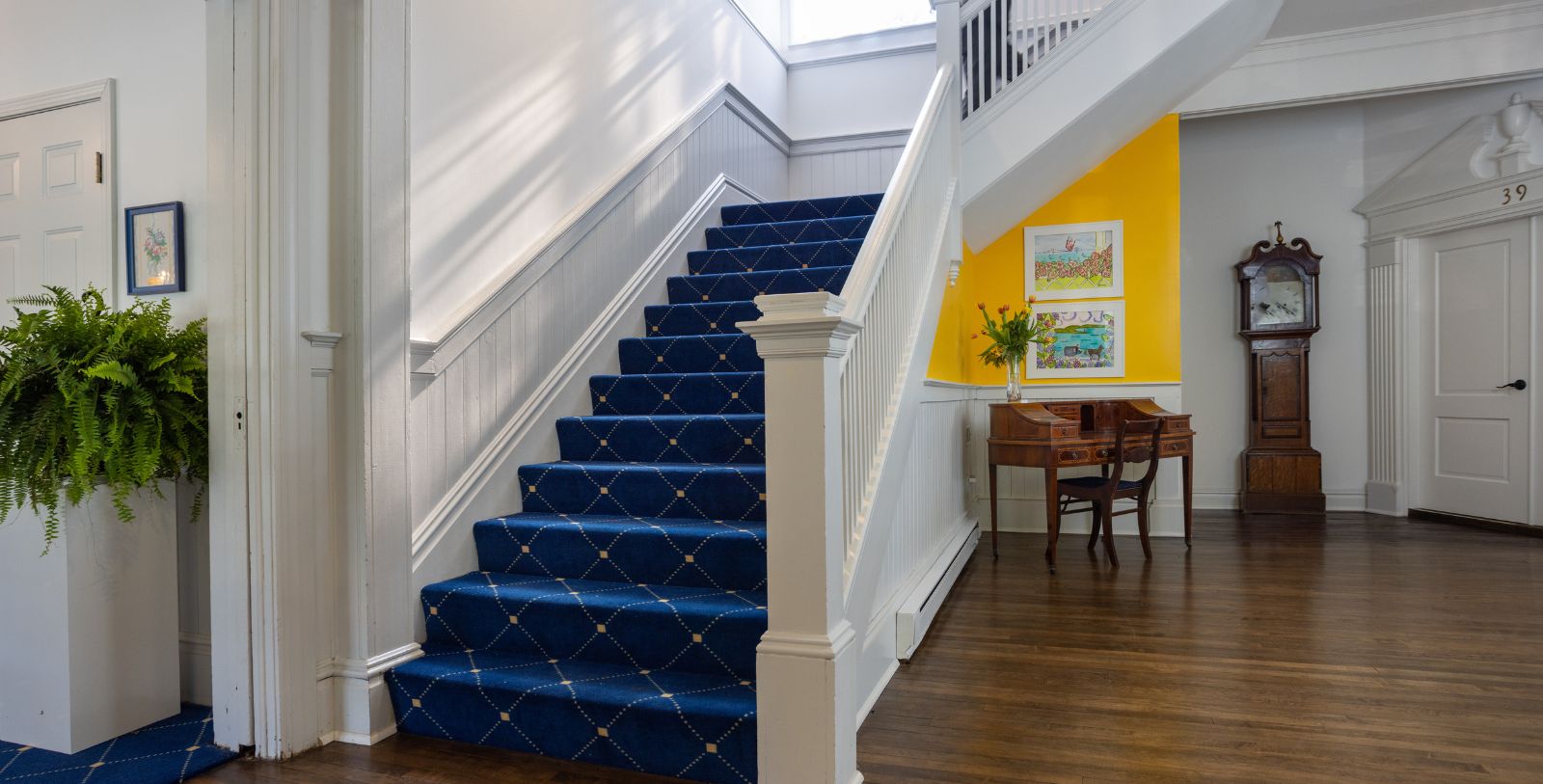 Discover the brilliant blend of Colonial Revival-style architectural motifs at Colonial Inn.