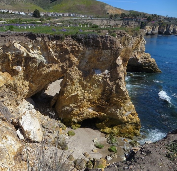 Image Of Dinosaur Caves Park, Historic Hotels Of America