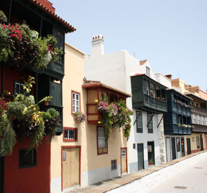 Balcones De La Avenida Marítima