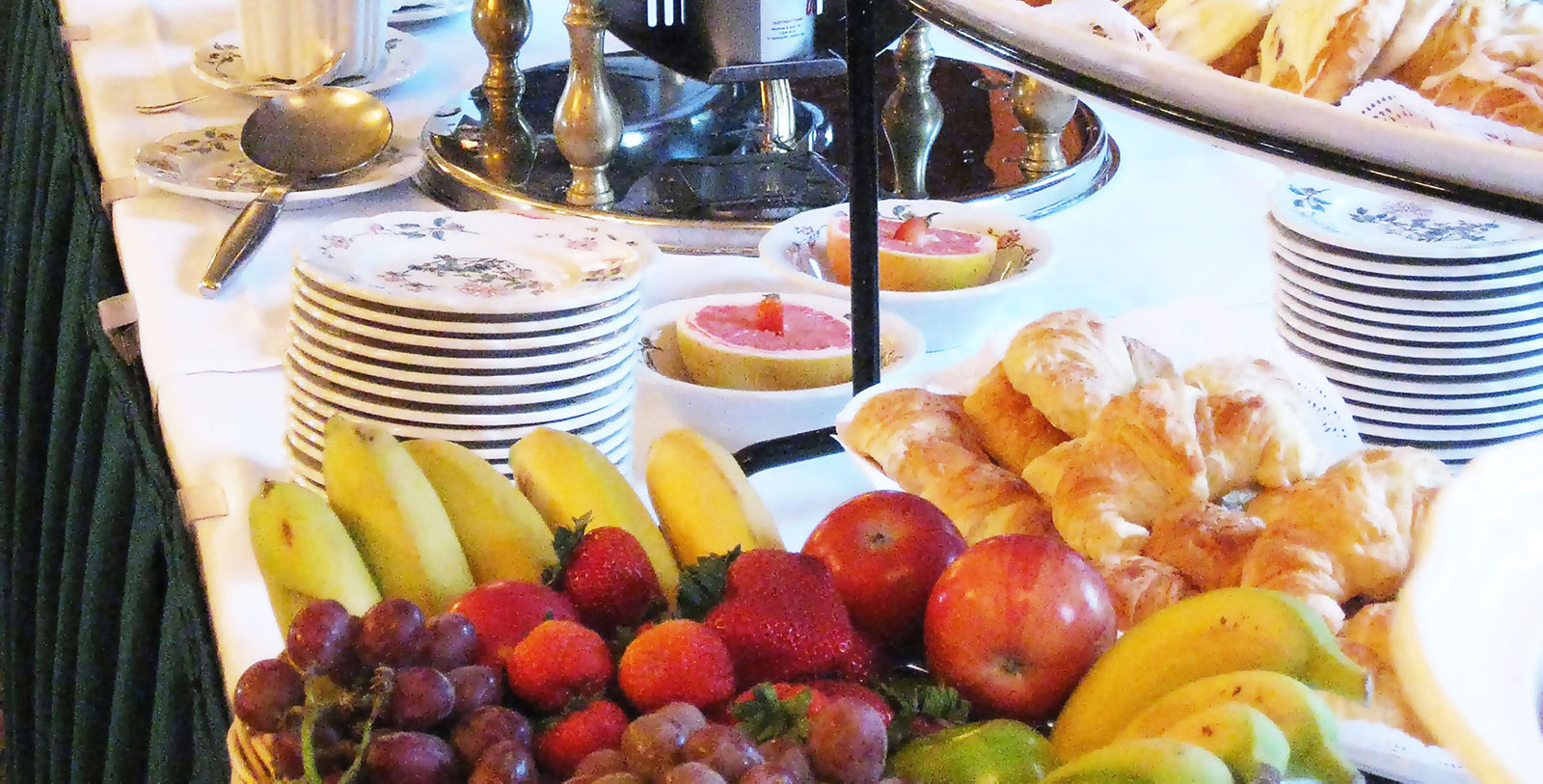 Taste delicious steamed lobster at the Marine Room.