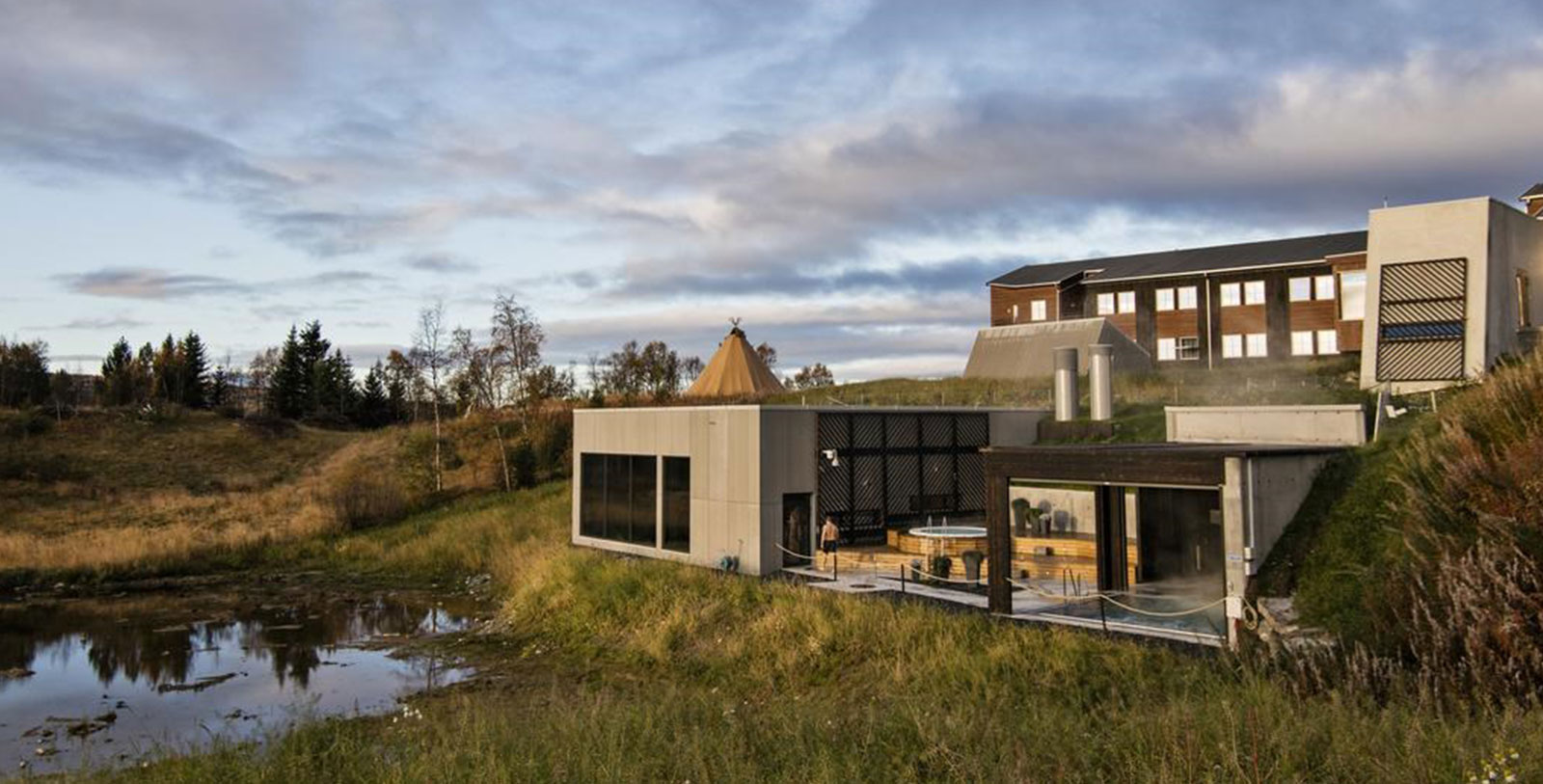 Travel to the Rørosmartnan, the Rørosmuseet Smelthytta, and the Rørosmuseet Olavsgruva from the hotel.