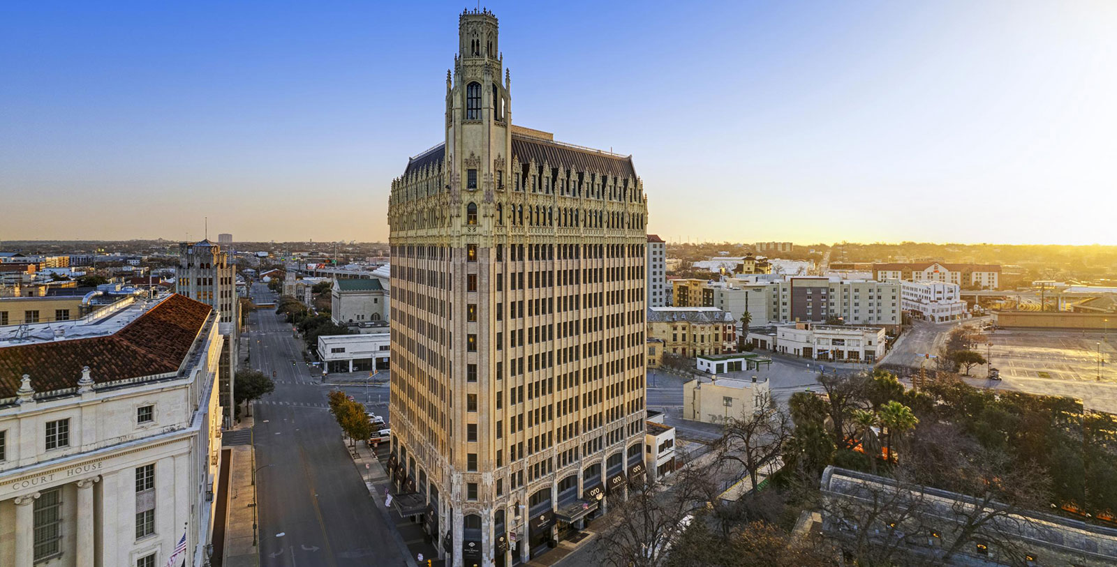 Image of Entrance The Emily Morgan San Antonio - a DoubleTree by Hilton Hotel, 1924, Member of Historic Hotels of America, in San Antonio, Texas, Overview