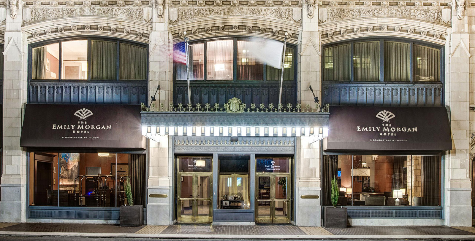 Experience the Alamo, Majestic Theatre, HemisFair Park, La Villita Historic Arts Village, and the San Antonio Fire Museum just moments away.