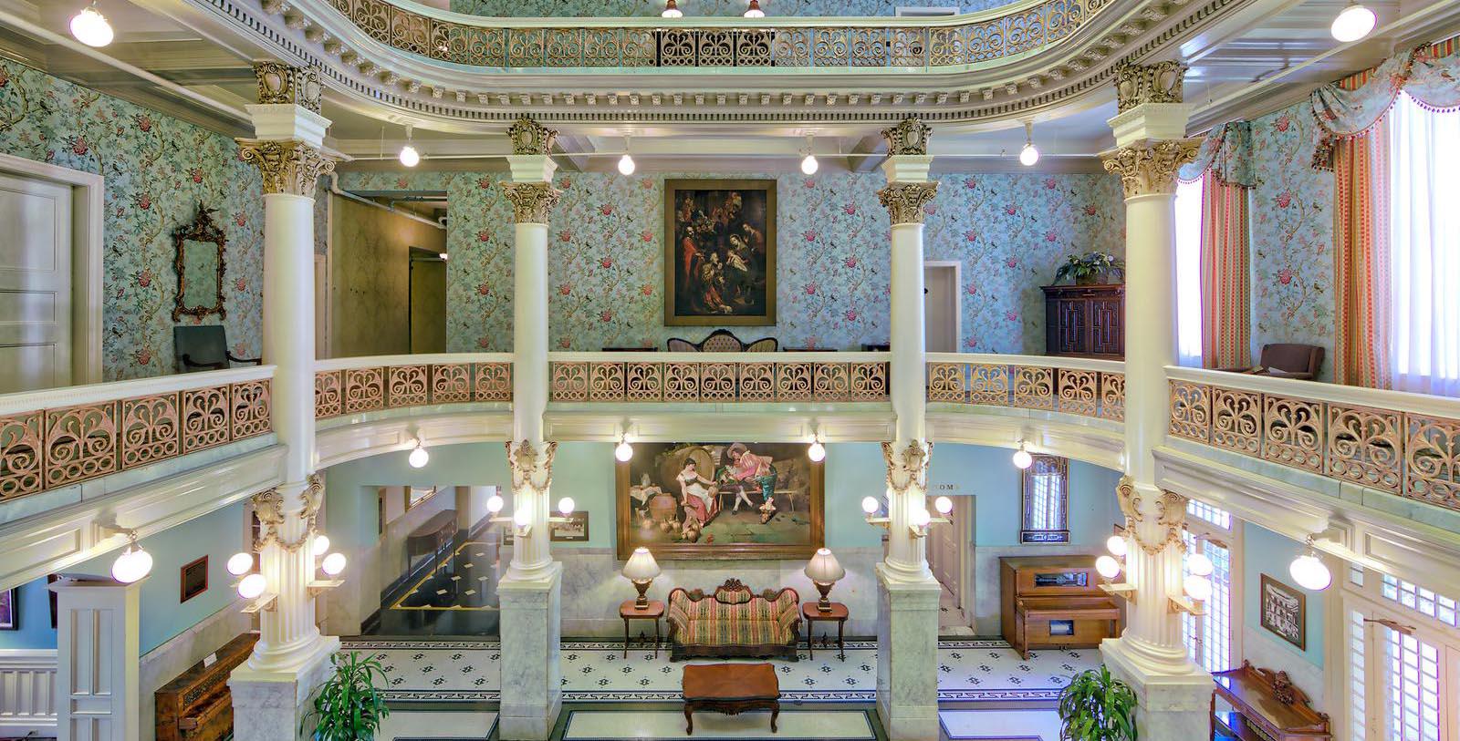 Discover the hotel's brilliant accommodations, which had hosted four U.S. Presidents.