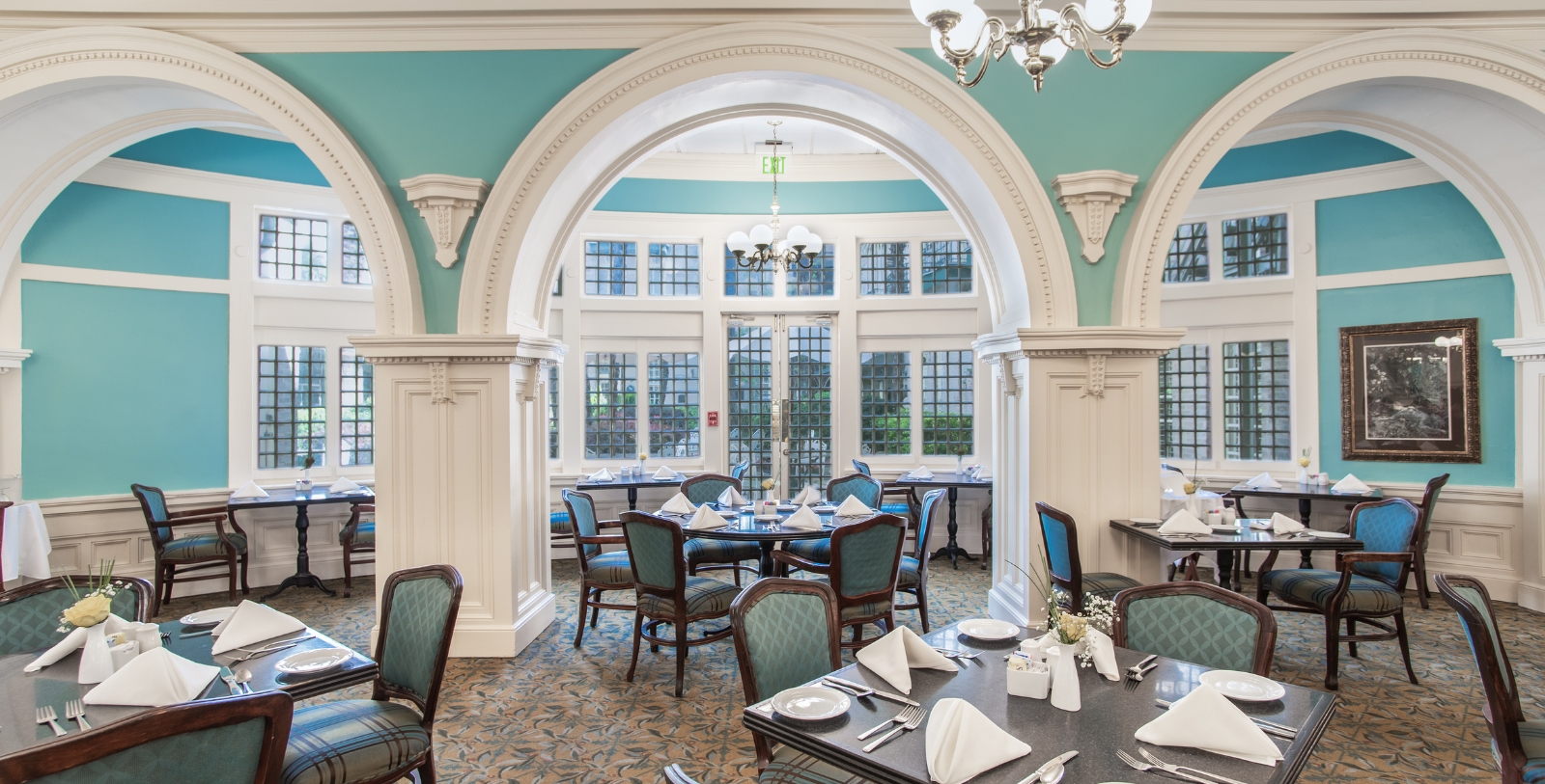Taste Southwestern cuisine in a veritable cornucopia of American history at the Menger Bar.