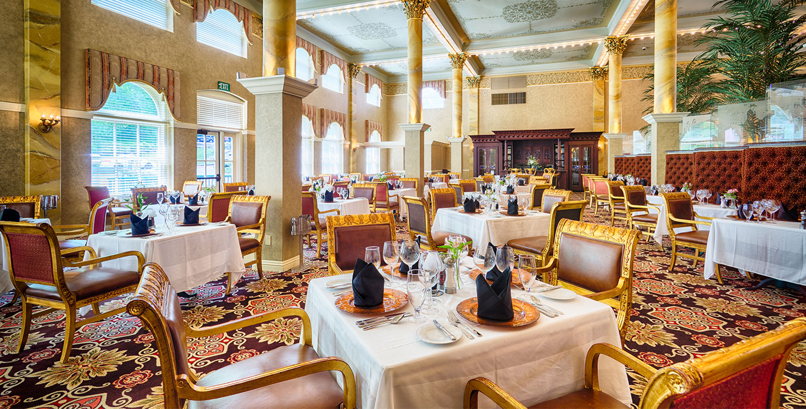 Savor exquisite chef-crafted cuisine at Sinclair’s, the hotel’s extravagant fine-dining restaurant.