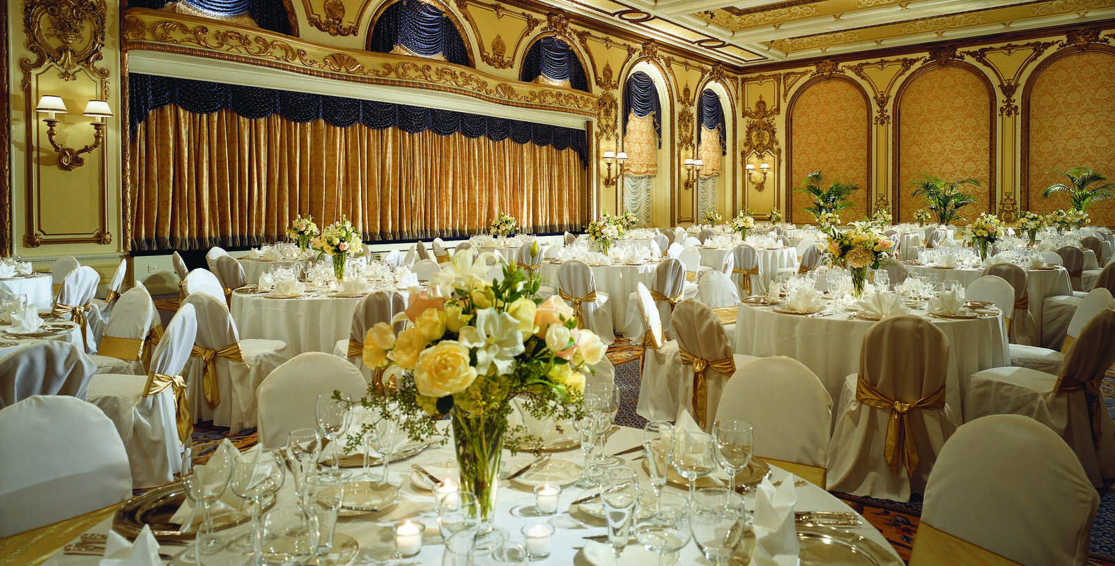 Experience all that San Francisco has to offer by cable car, as Fairmont San Francisco is located where all of the cable car lines meet.