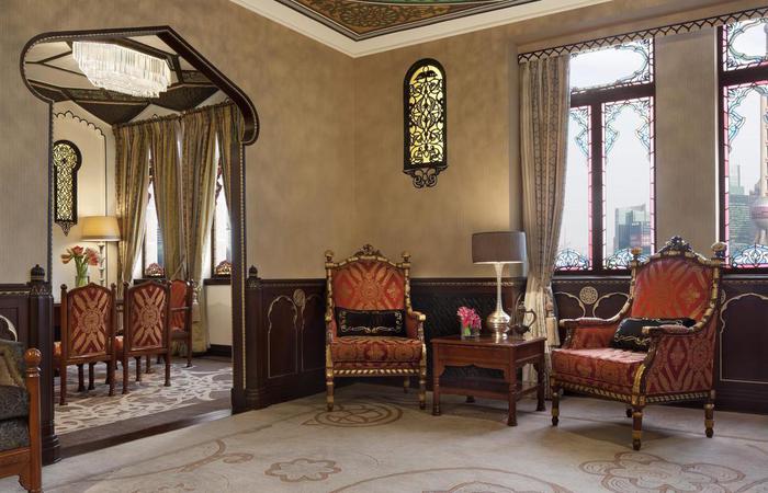 Discover the Chicago School architectural style of the Fairmont Peace Hotel.