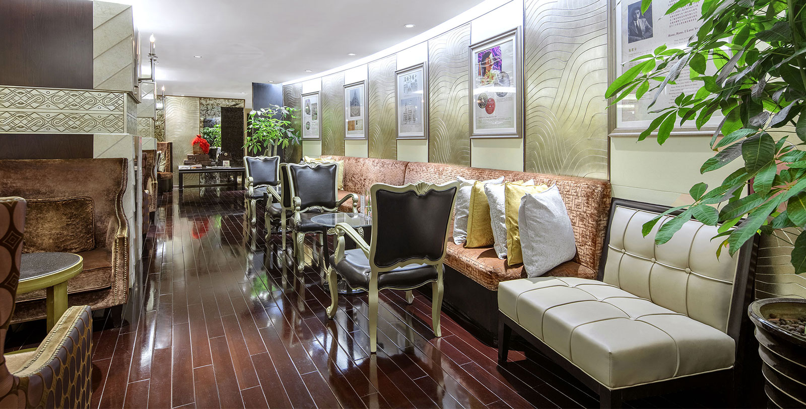 Image of Hotel Bar, The Yangtze Boutique Shanghai, 1933, Member of Historic Hotels Worldwide, Shanghai, China, Taste