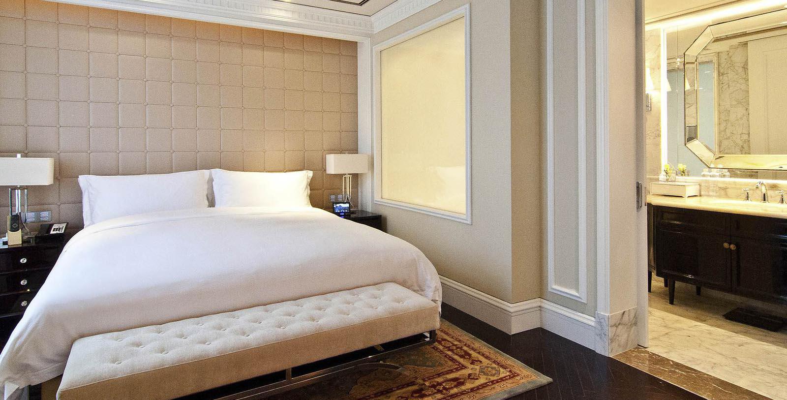 Visit Xian's Daming Palace National Heritage Park and ancient City Wall several blocks away.