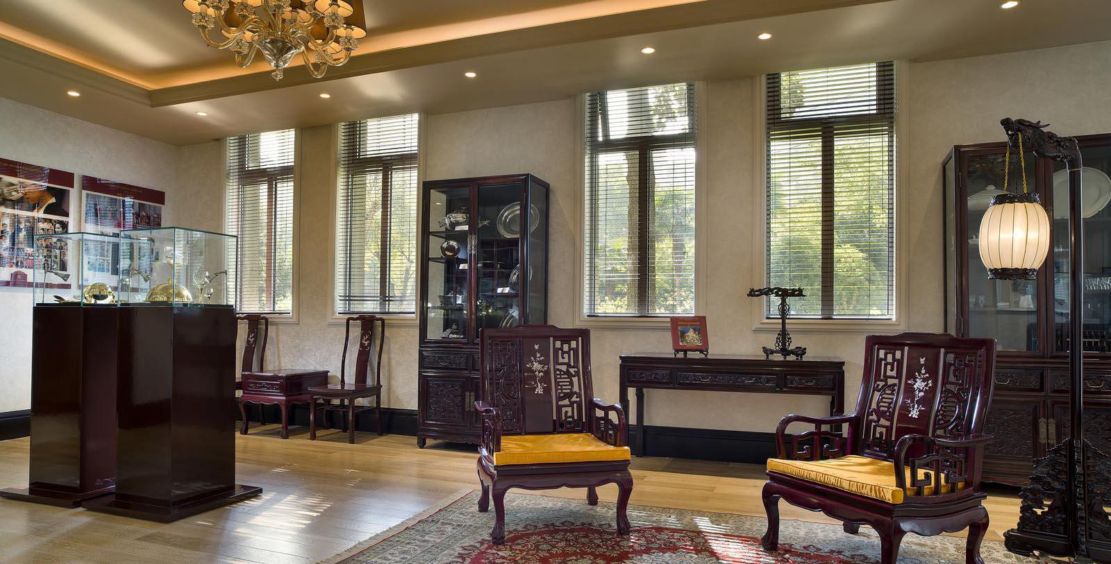 iscover the Sofitel Legend People’s Grand Hotel Xian's five-star French-and Sino-Russian-style building.