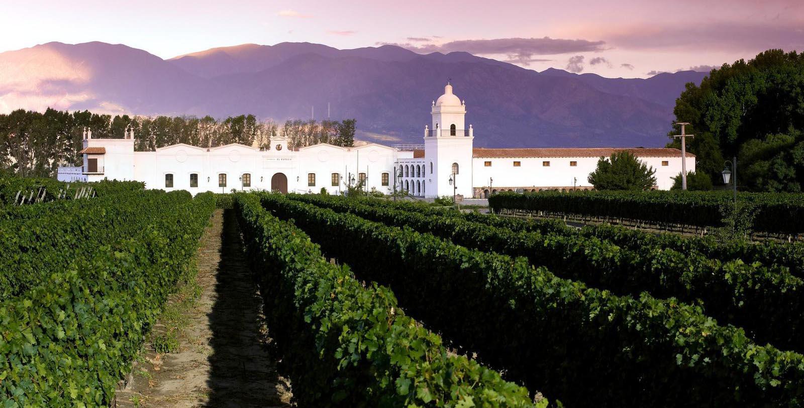 Discover the Spanish Colonial-style architecture of the Patios de Cafayete.