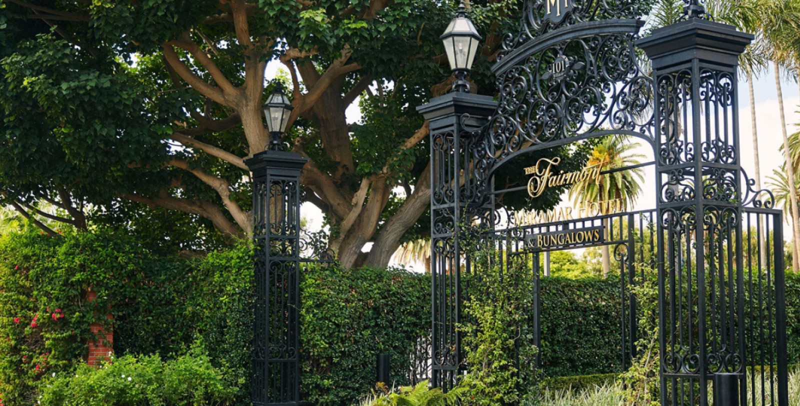 Experience the Santa Monica Pier, the internationally renowned creative arts complex, Bergamot Station, and Palisades Park just moments away.