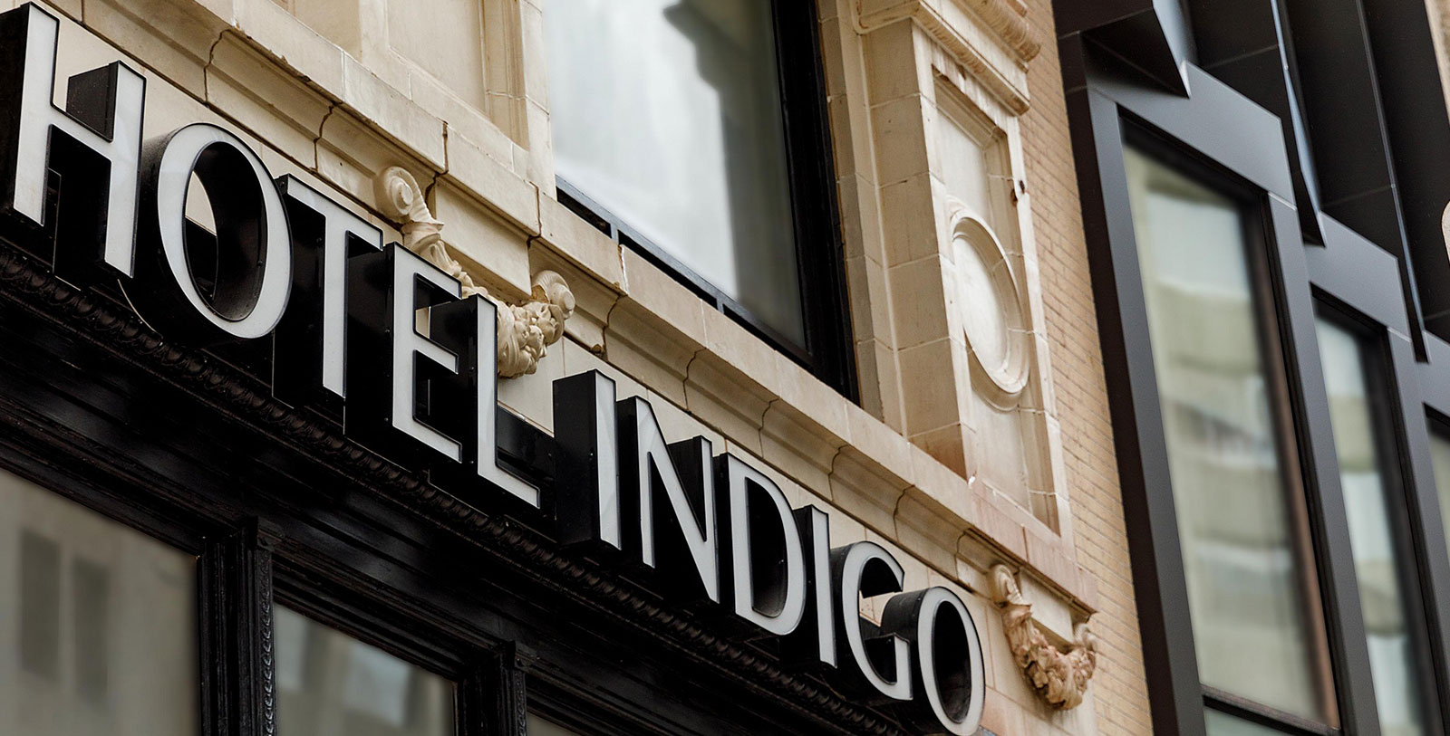 Discover the Hotel Indigo, St. Louis - Downtown, an office building-turned-hotel designed by renowned architect Isaac S. Taylor in 1908.