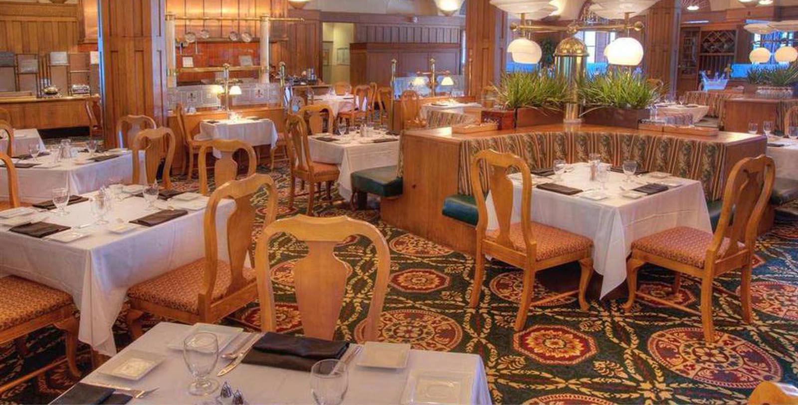 Taste a railroad-themed cocktail in the Grand Hall Lounge of the St. Louis Union Station Hotel.