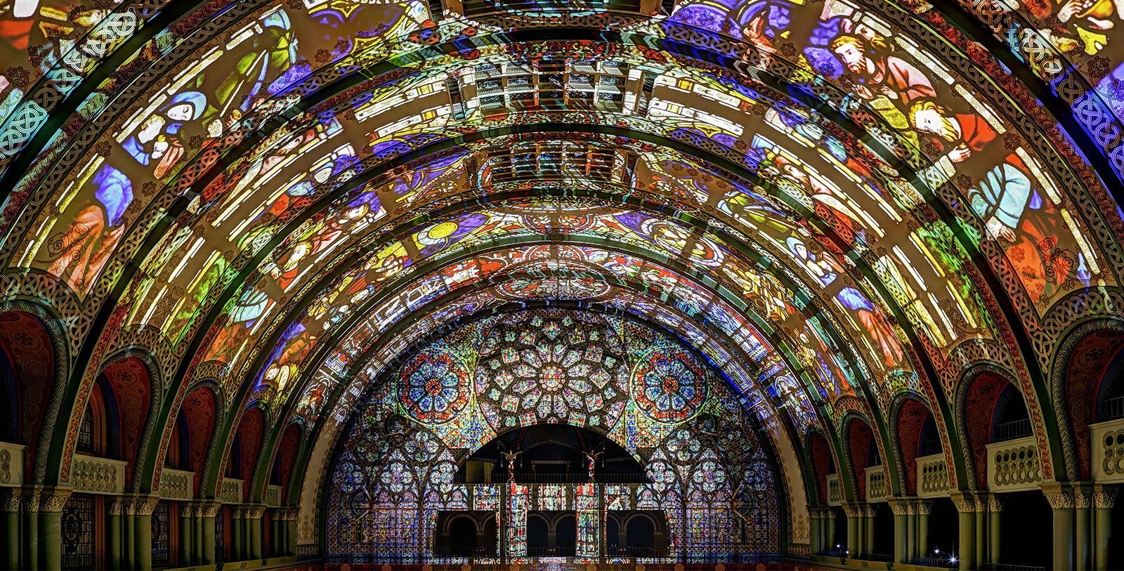 Experience the nightly 3D light show that takes place in the Grand Hall of the St. Louis Union Station Hotel.