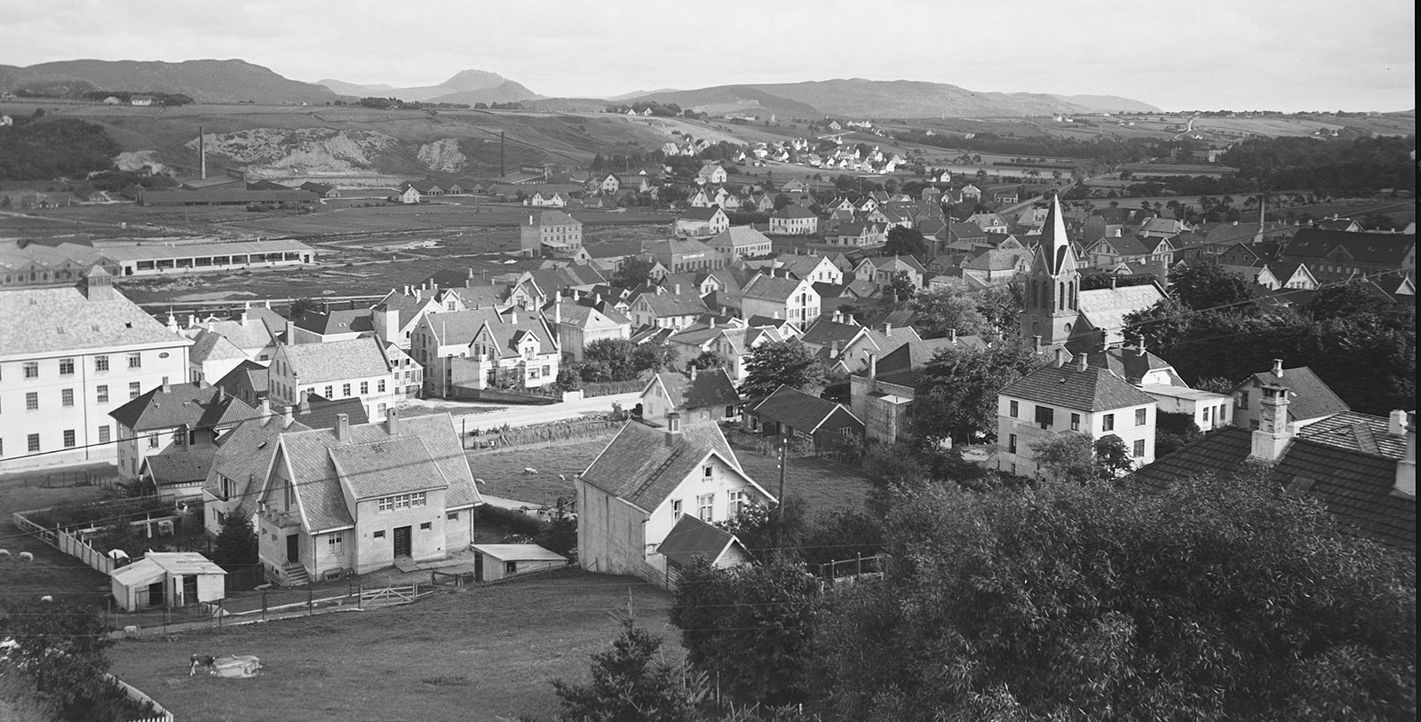 Discover the Swiss-inspired architecture of the Kronen Gaard Hotel.