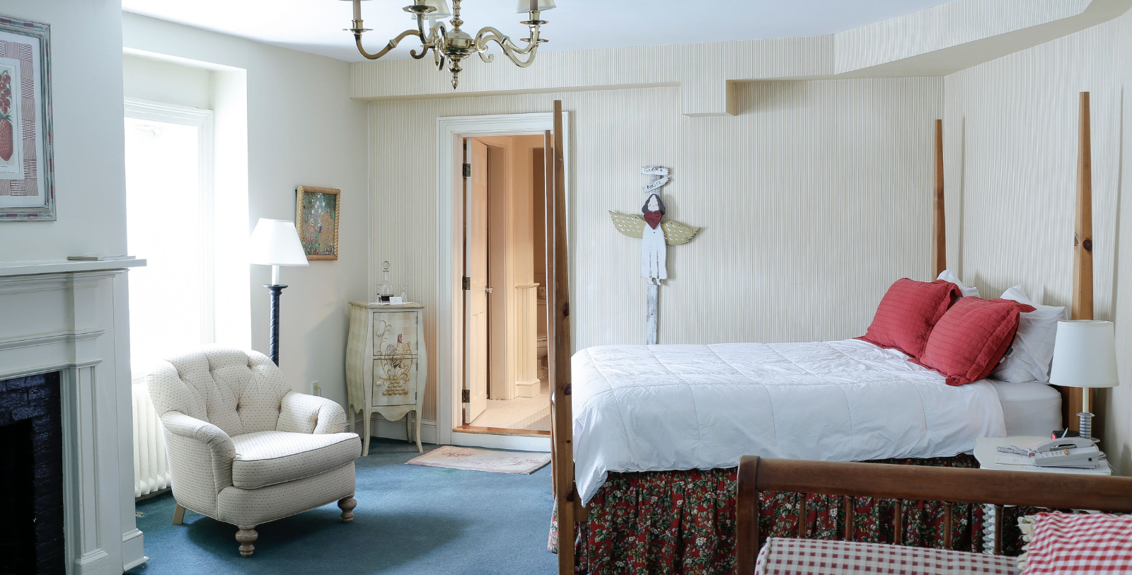 Image of Guestroom Sitting Area at Beekman Arms and Delamater Inn, 1766, Member of Historic Hotels of America, in Rhinebeck, New York, Accommodations