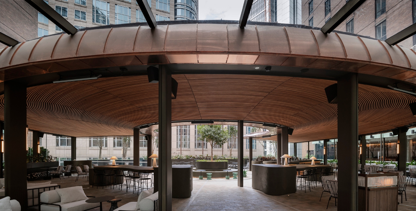 Uncover everything that Sydney has to offer, from world-class shopping on Castlereagh Street to encounters with Australia’s native animals at WILD LIFE Sydney Zoo.