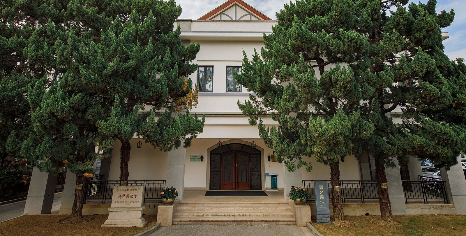 Wander through the Lingering Garden, Hanshan Temple, and the Suzhou Museum.