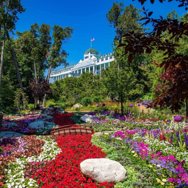 Image_of_Gardens_at_Grand_Hotel_1887_Member_of_Historic_Hotels_of_America_in_Mackinac_Island_Michigan.png