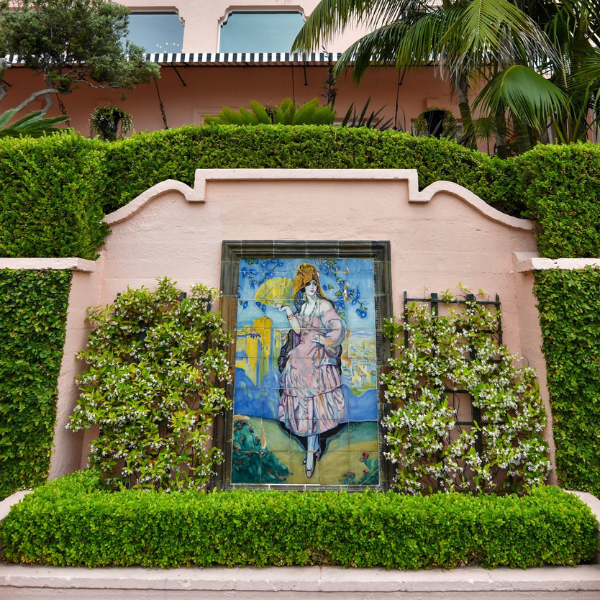 Image_of_Gardens_at_La_Valencia_Hotel_1926_Member_of_Historic_Hotels_of_America_in_La_Jolla_California.png