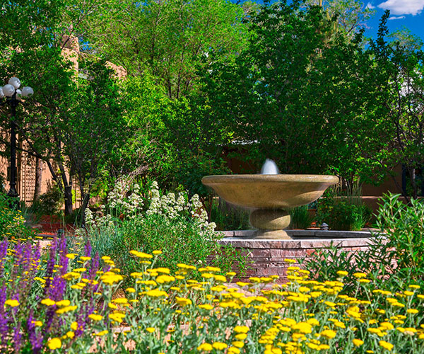 La-Posada-de-Santa-Fe-Outdoor-Fountain.jpg