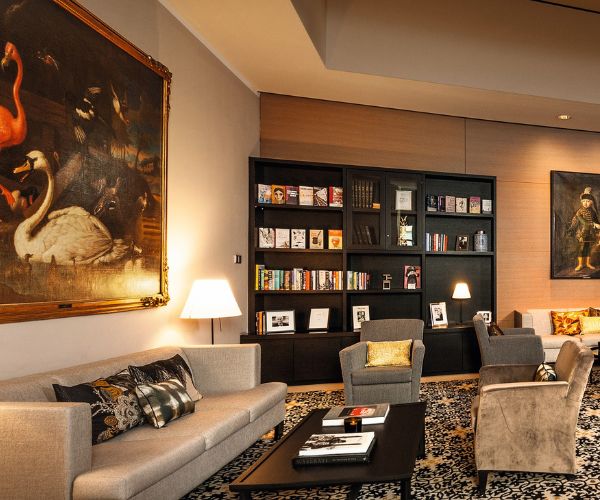 Hotel_Maximilians_Lobby_Art_Paintings.jpg