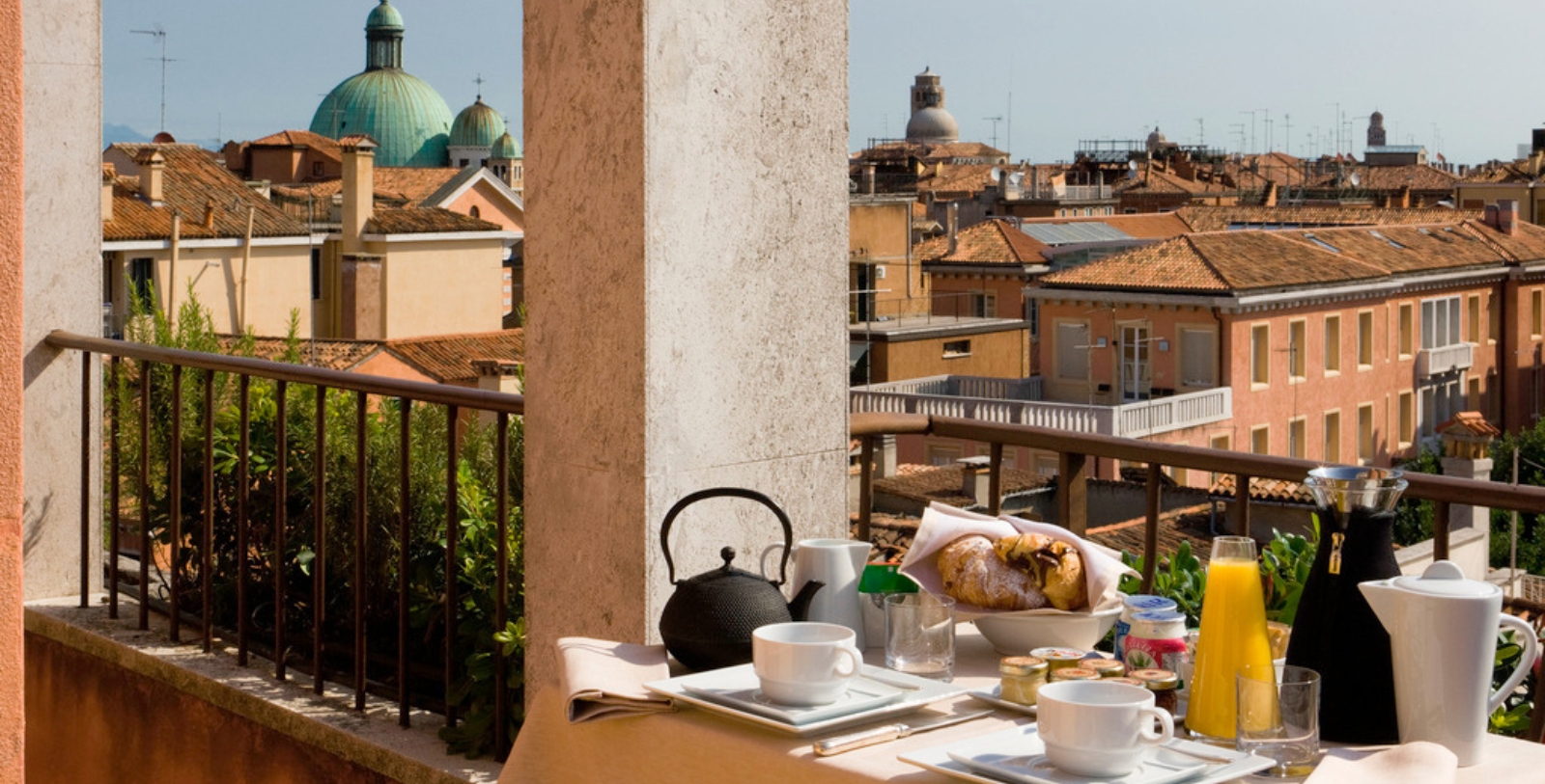 Taste some Sarde in Saor nearby at Trattoria Da Gigio and Ristorante Rosa Rossa.