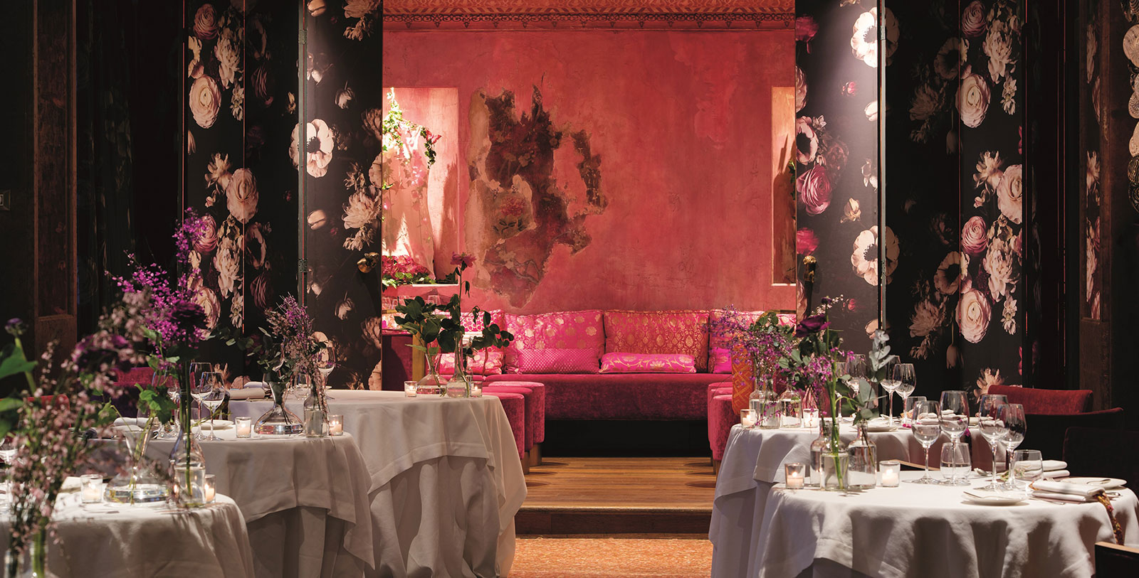 Image of Lobby Interior Metropole Hotel, 1500, Member of Historic Hotels Worldwide, in Venice, Italy, Special Offers, Discounted Rates, Families, Romantic Escape, Honeymoons, Anniversaries, Reunions