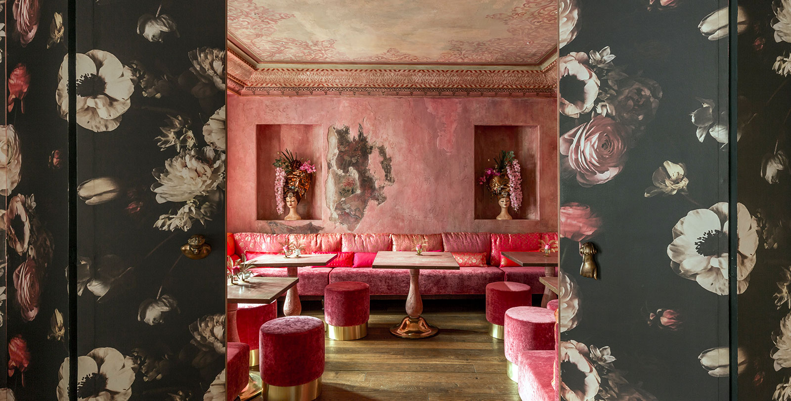 Image of Lobby Interior Metropole Hotel, 1500, Member of Historic Hotels Worldwide, in Venice, Italy, Special Offers, Discounted Rates, Families, Romantic Escape, Honeymoons, Anniversaries, Reunions