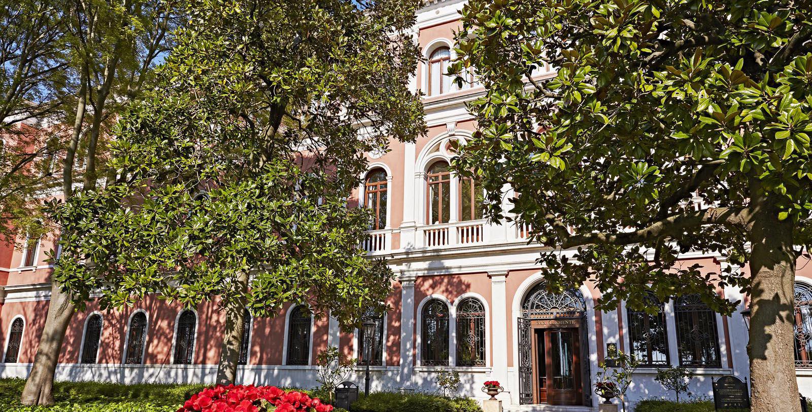 Image of Hotel Front Entrance at San Clemente Palace Kempinski, 1131, Member of Historic Hotels Worldwide, in Venice, Italy, Special Offers, Discounted Rates, Families, Romantic Escape, Honeymoons, Anniversaries, Reunions