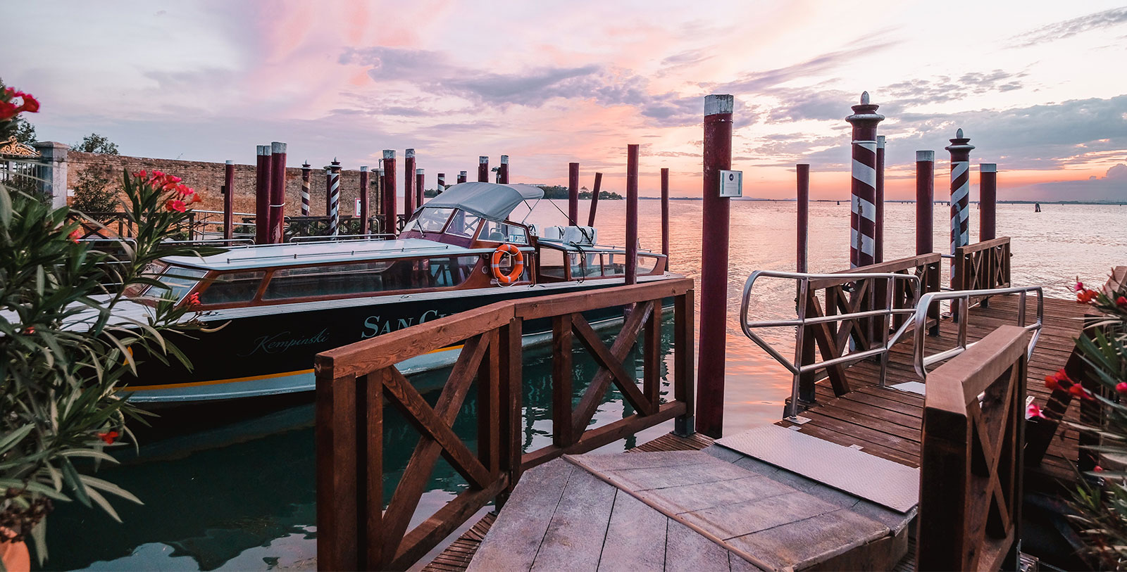 Explore the Palazzo Contarini del Bovolo nearby.