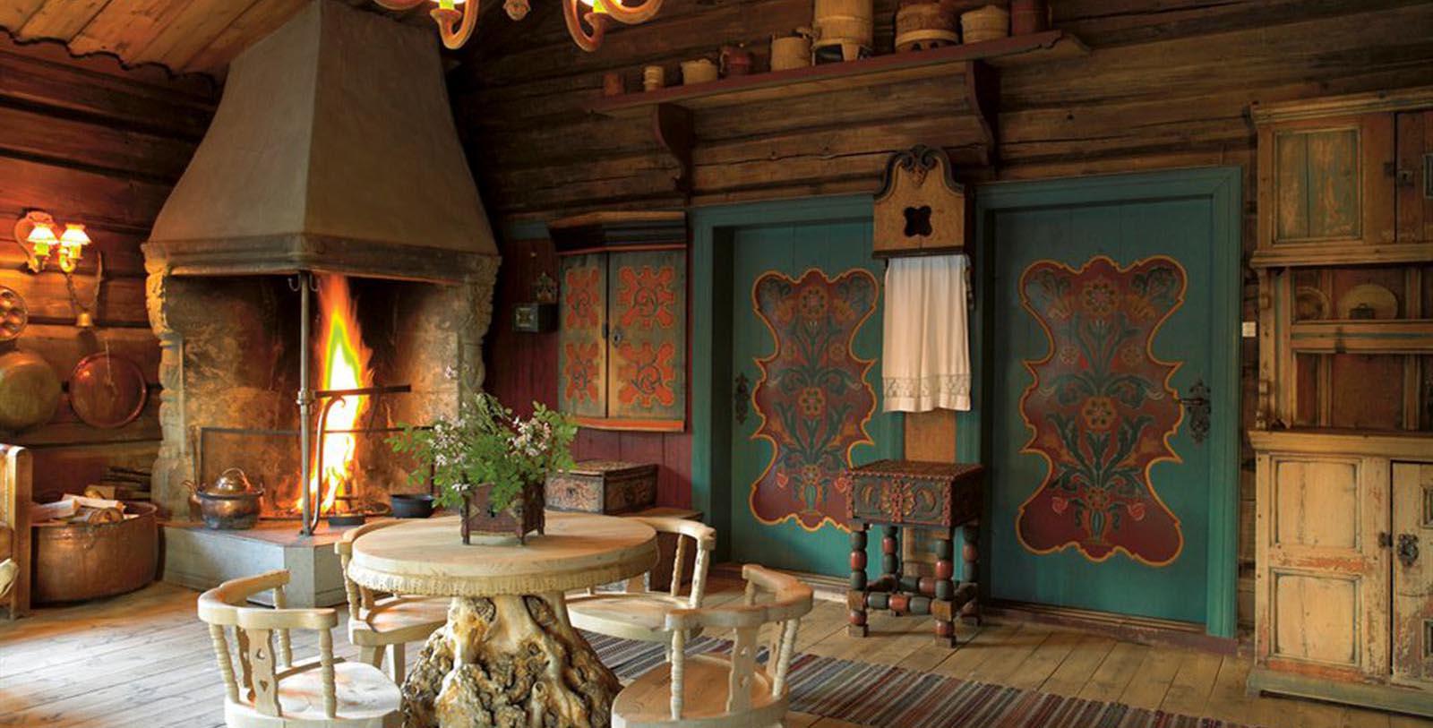 Discover the Arts & Crafts architectural style of the Fossheim Turisthotell