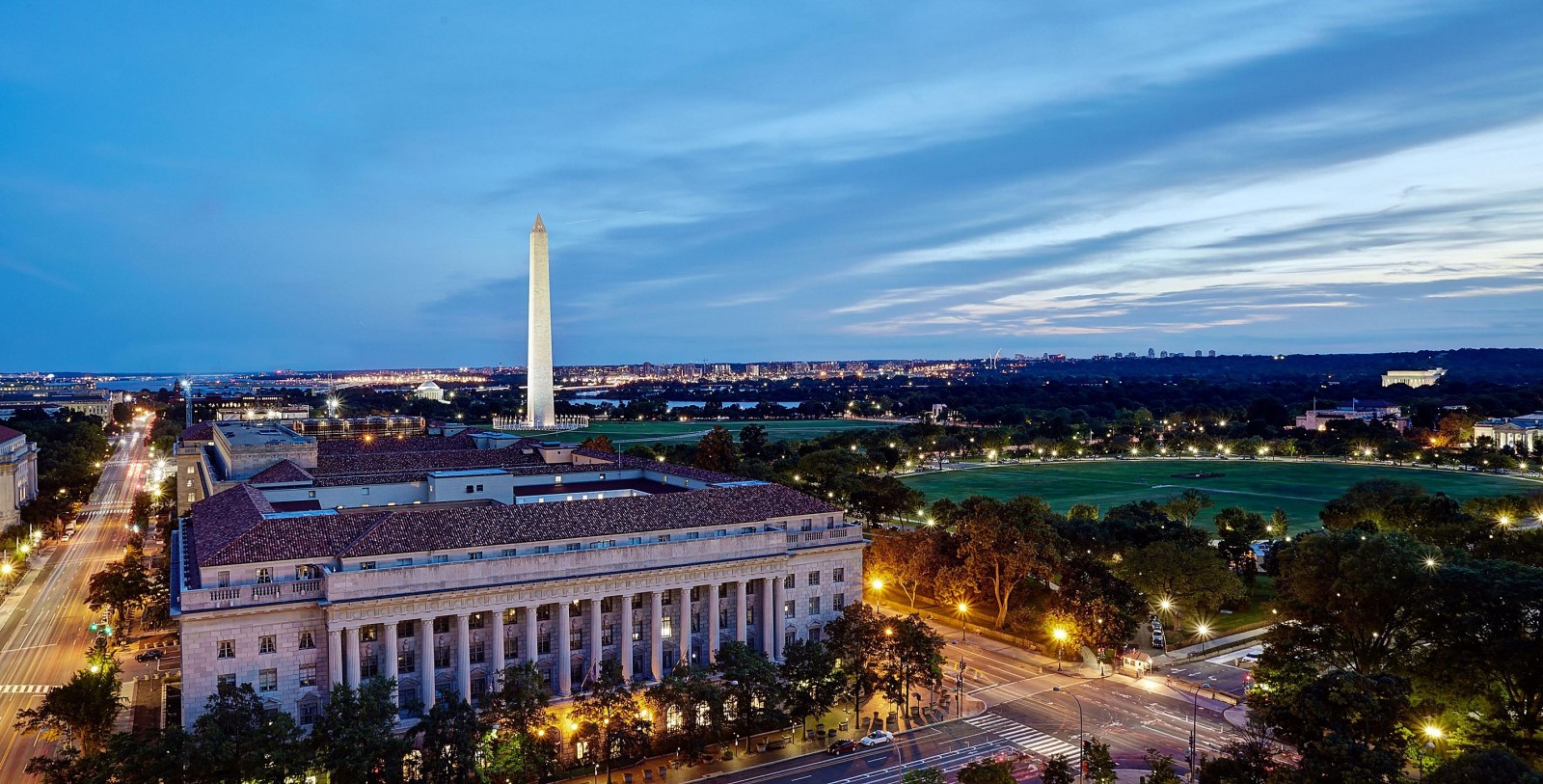 Experience the White House, the Washington Monument, the Franklin Delano Roosevelt Memorial, and the National Mall just moments away.