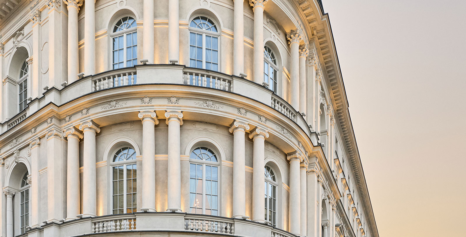 Discover the Neoclassical-style façade of the Raffles Europejski Warsaw.