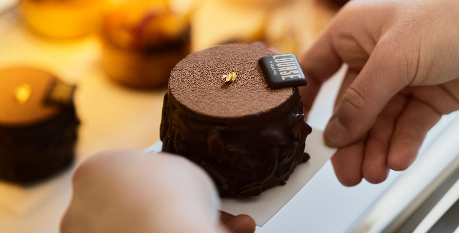 Taste the best cakes and pastries in Warsaw at Lourse Warszawa, the reincarnation of the famous patisserie of this historic hotel.