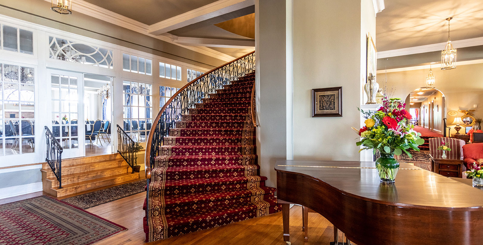 Discover the Luray Caverns and its Garden Maze and Car & Carriage Caravan Museum. Experience DarkWood Manor haunted attraction nearby.