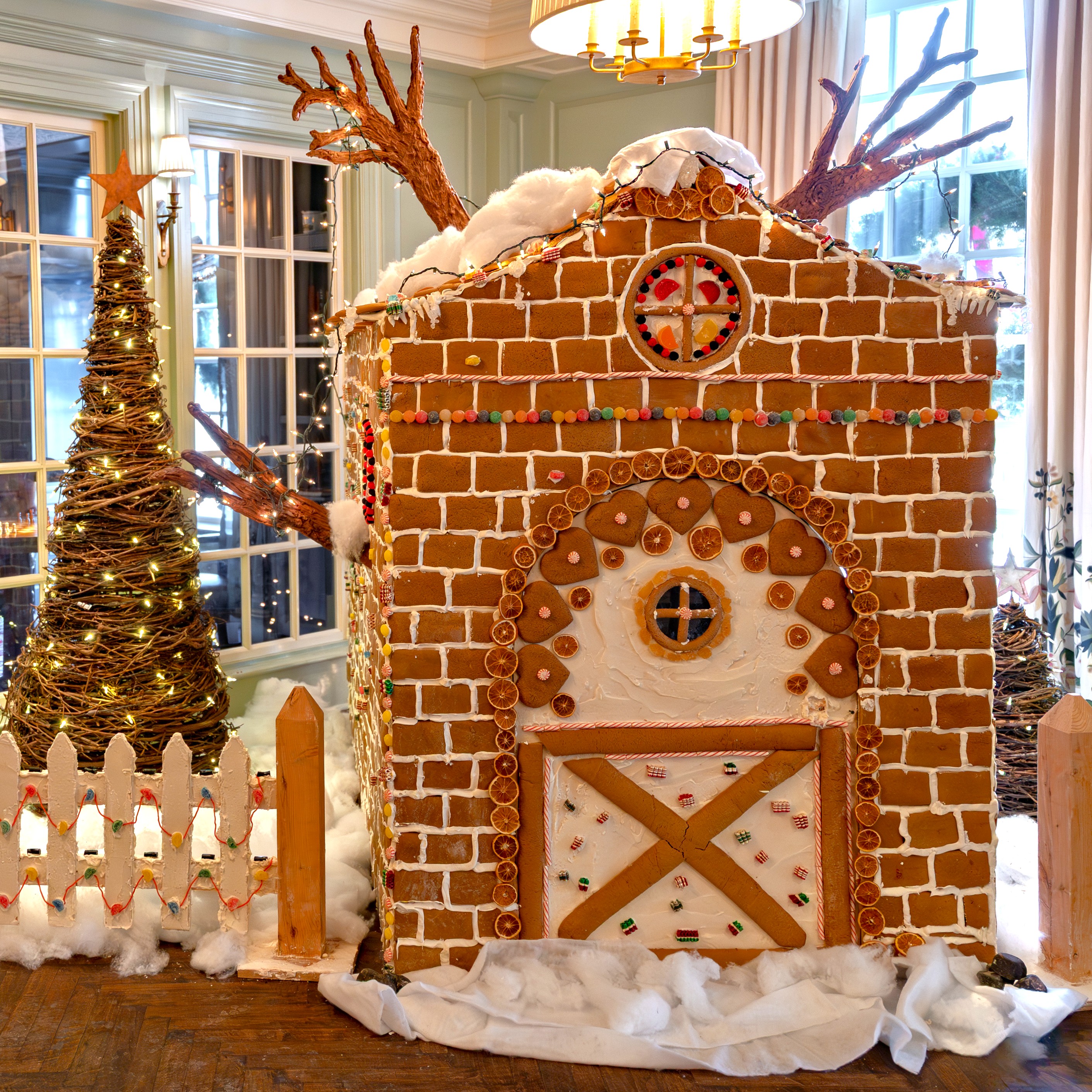 Woodstock_Inn_Gingerbread_House_2025_1x1.jpg