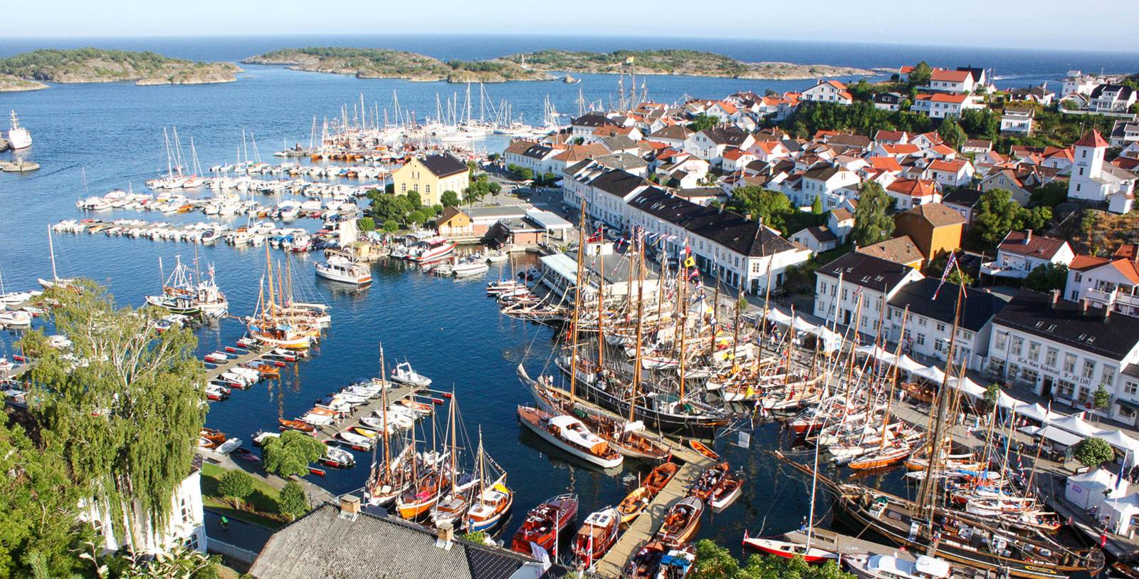 Explore the Christiansholm Fortress (Christiansholm Festning).