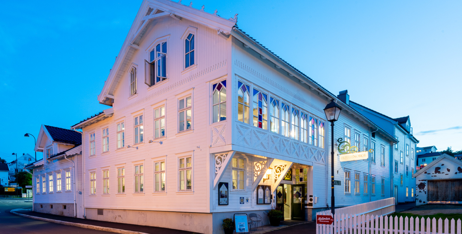 Discover the subtle architectural details of the Swiss-chalet-style that can be found throughout Lillesand Hotel Norge.