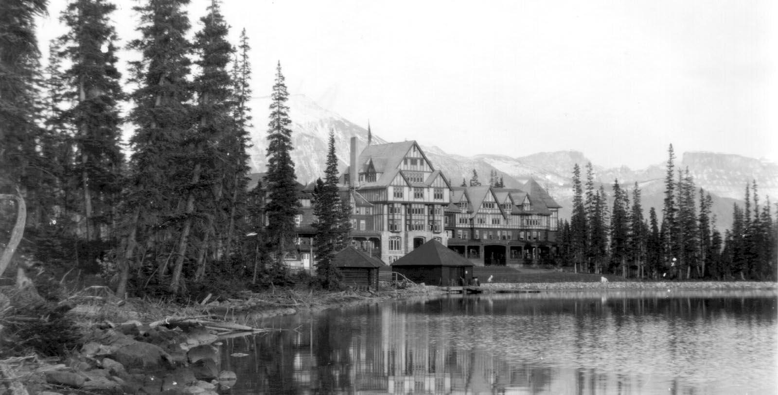 Discover the remarkable alpine heritage of the Fairmont Château Lake Louise.