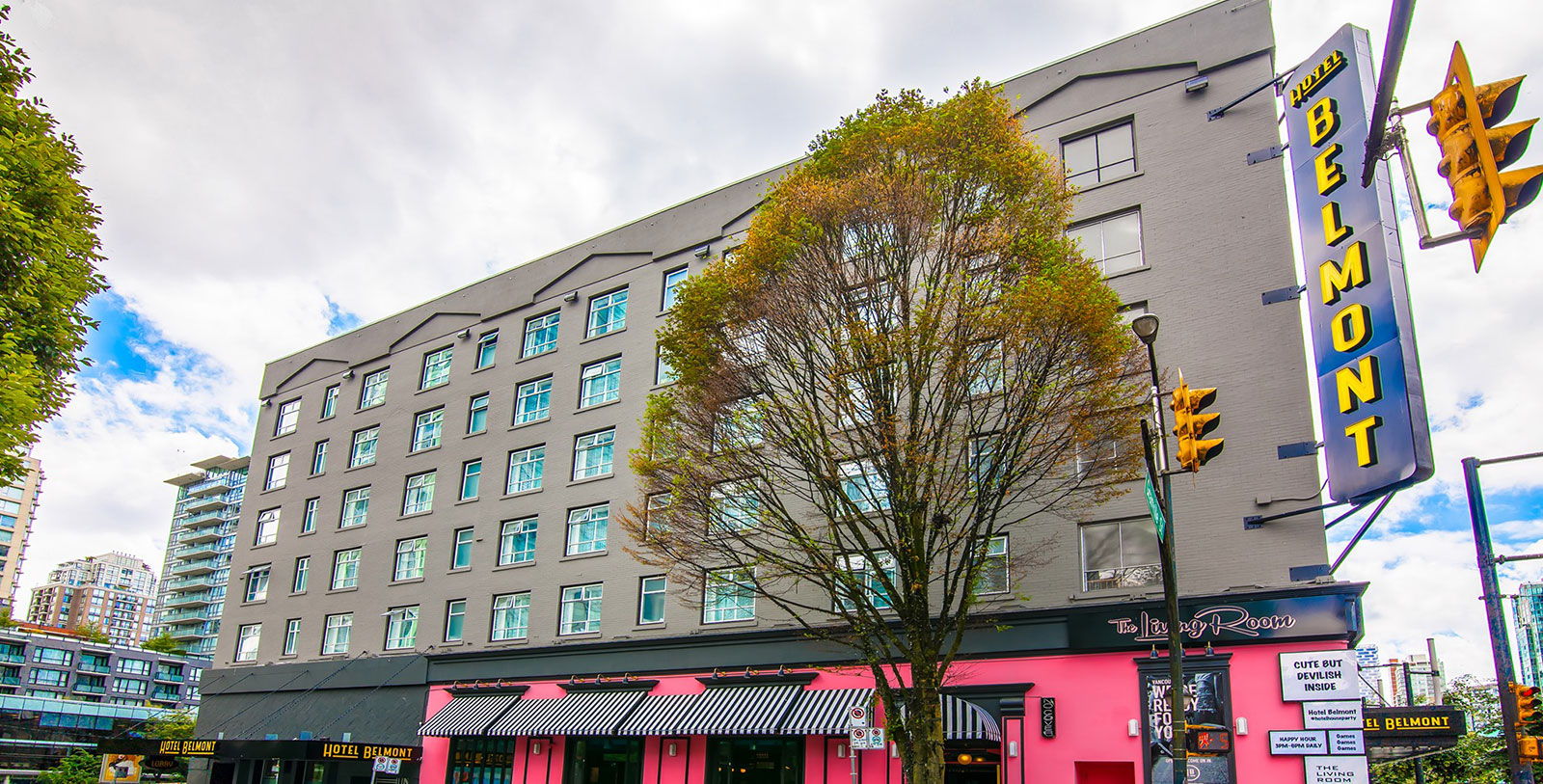 Enjoy the numerous nearby venues in Vancouver’s Entertainment District including The Orpheum, the Queen Elizabeth Theatre, and Rogers Arena.