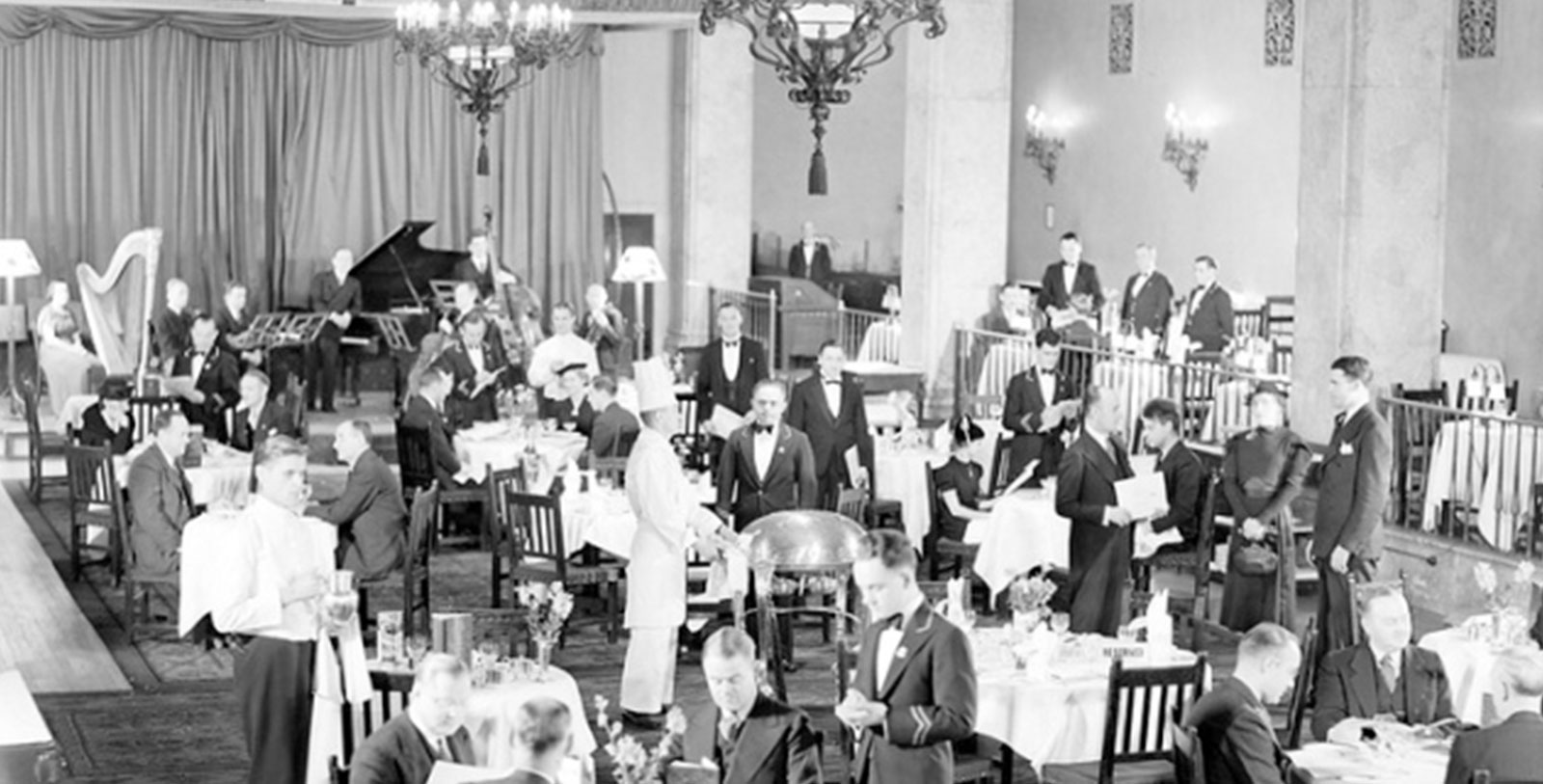 Discover the grand accommodations of the Fairmont Royal York.